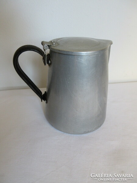 Old. Aluminum large spout with metal handle. Negotiable!