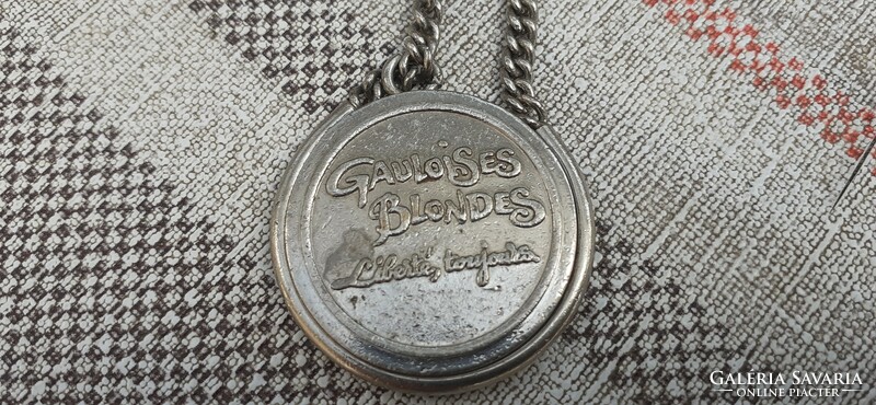 Gauloises blondes medal on chain