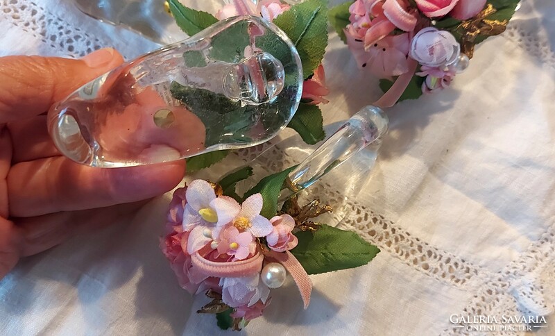 Beautiful set of 6 vintage glass napkin rings