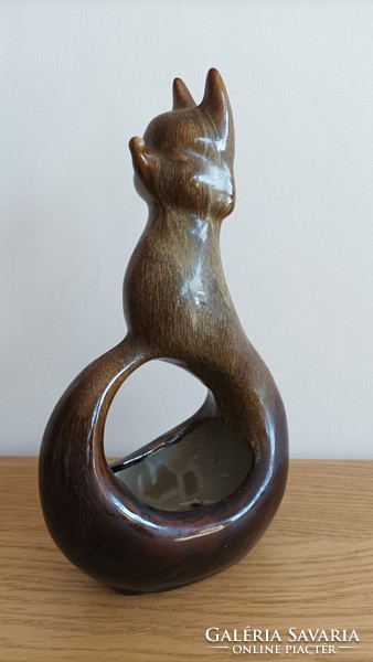 Retro ceramic vase, or kaspo, or statue. Cat