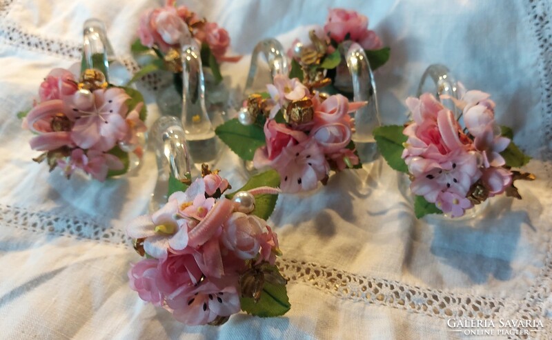 Beautiful set of 6 vintage glass napkin rings