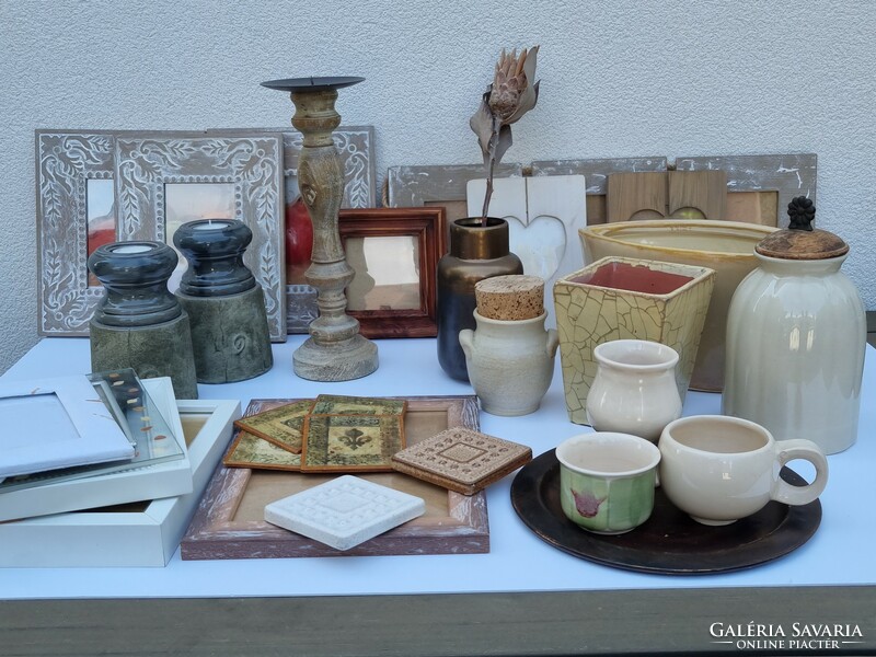 About 30 pieces of rustic vintage home furnishings in good condition in one package