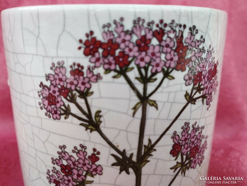 Plant-specific porcelain tea herb holder