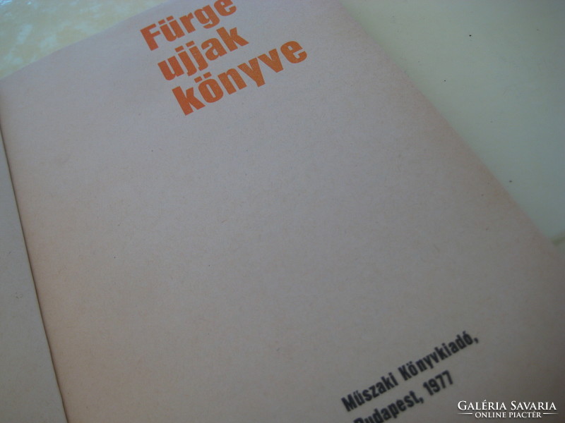 Fürge újjak könyve 2 db ,  1977 és 1964 évi