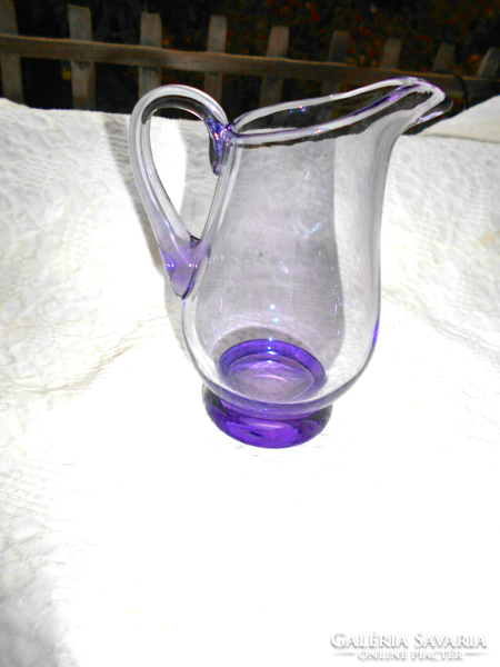 Szép lila színű huta üveg kancsó