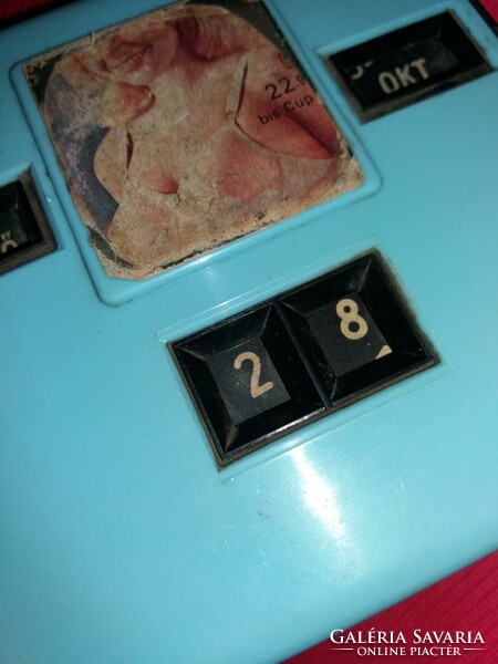 Antique hand-adjustable pin up lady picture applique desk perpetual calendar condition according to the pictures