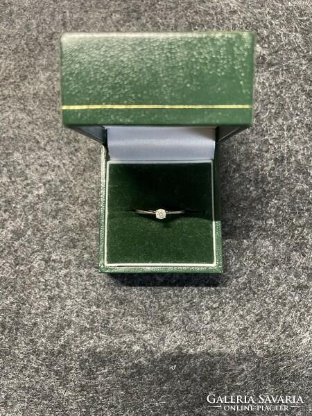 18k white gold engagement ring with diamonds - bought in England in perfect condition