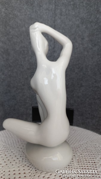 Zsolnay alapmázas porcelán női akt figura (Török Jénos 1963), 23 X 12 cm,  minimális sérüléssel