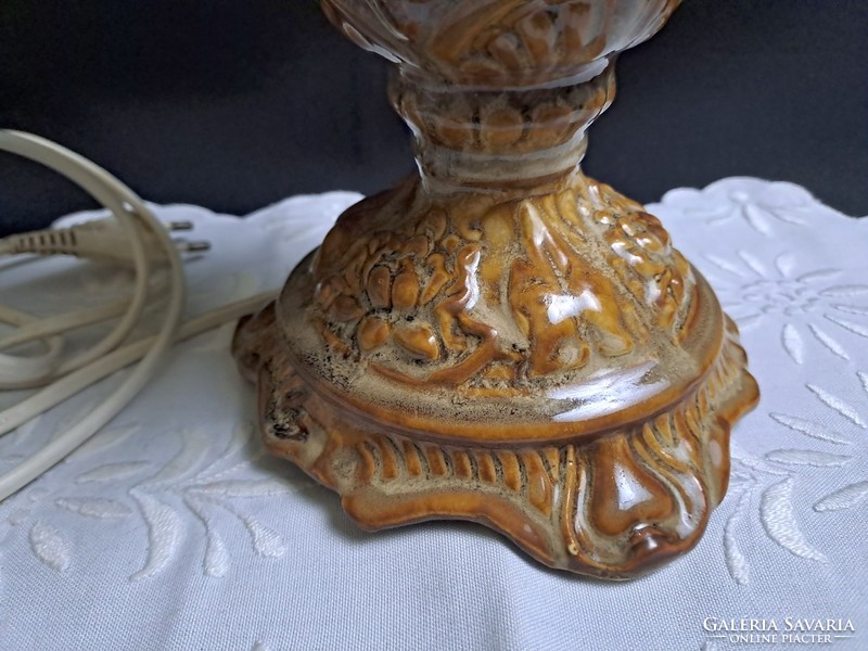 Nagyon régi petróleum lámpából átalakított asztali lámpa: kerámia, üveg, réz 51 cm magas