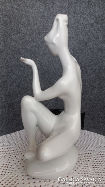 Zsolnay alapmázas porcelán női akt figura (Török Jénos 1963), 23 X 12 cm,  minimális sérüléssel