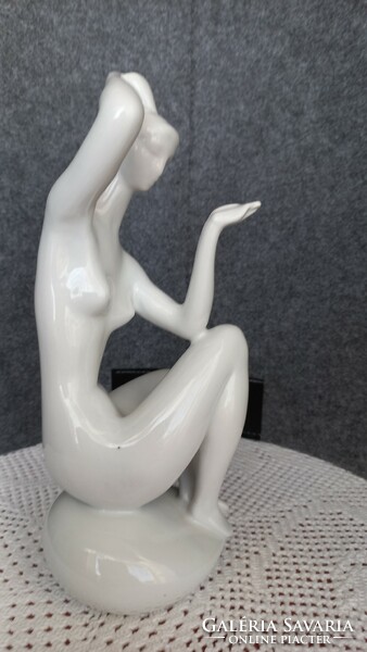 Zsolnay alapmázas porcelán női akt figura (Török Jénos 1963), 23 X 12 cm,  minimális sérüléssel