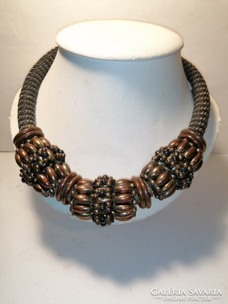 Bronze color collars (252)