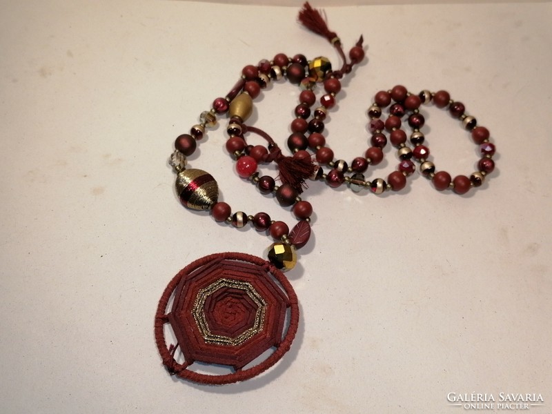 Burgundy collars (326)