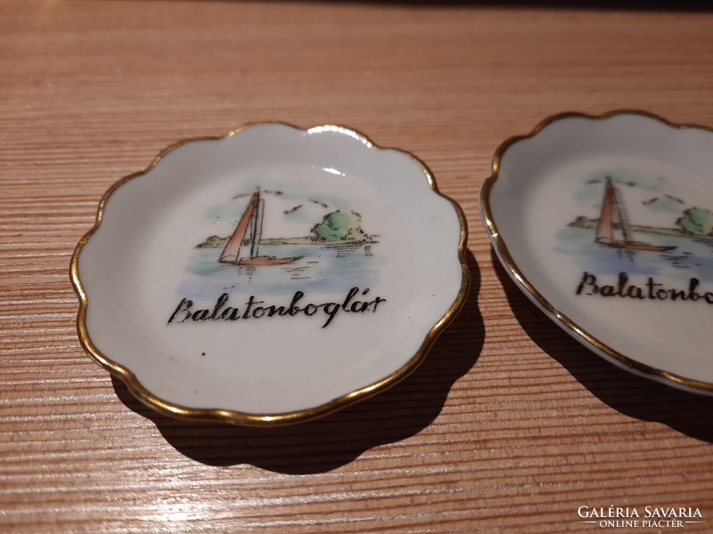 An old aquincum porcelain decorative plate with the inscription Balatonboglár, depicting a sailing ship, souvenir 2 pieces