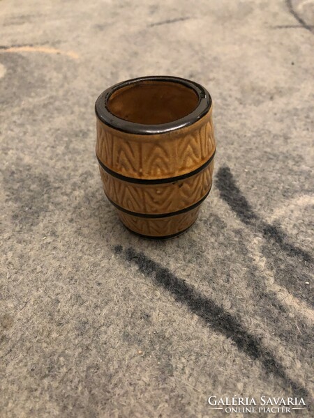 Ceramic small barrel figure 5.5 cm high