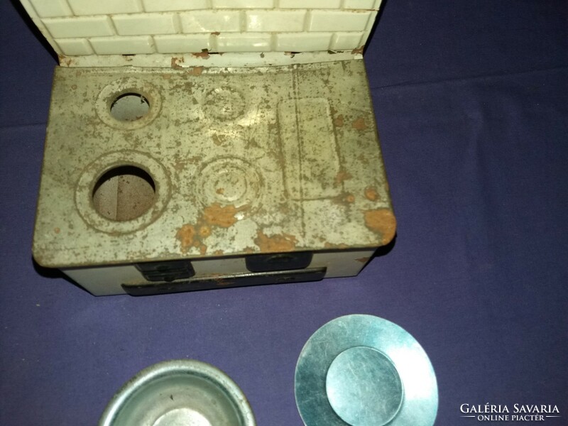 Antique sheet metal factory plate metal baby room toy stove with dishes 15 x 10 x 17 cm as shown in the pictures