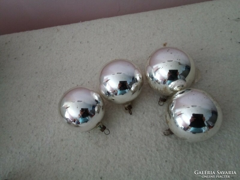 4 old Christmas tree balls