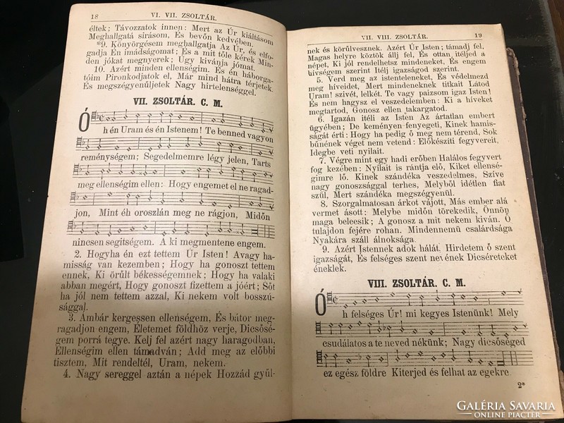 Közönéges Isteni Tiszteletre rendelt Énekes Könyv 1901.-ből.Sérült borítóval. Hornyánszky Viktor