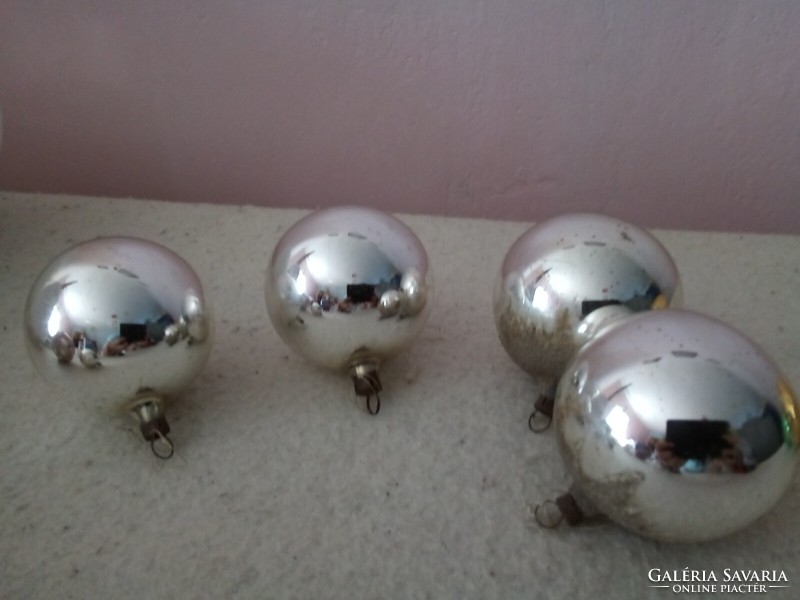 4 old Christmas tree balls