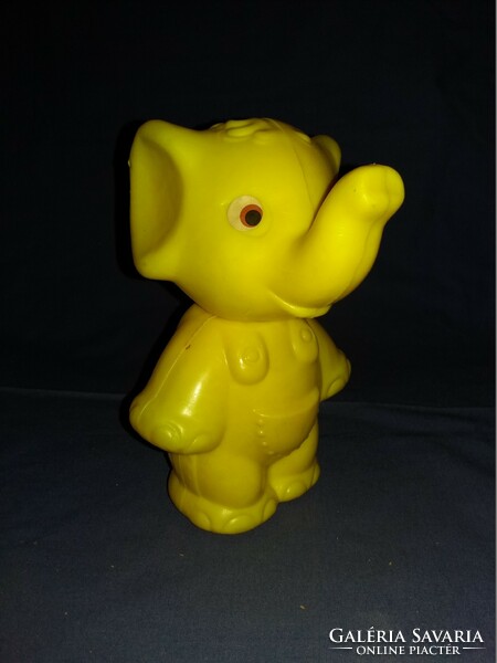 Old dmsz traffic goods bazaar goods elephant plastic toy figure figure according to the pictures 25 cm