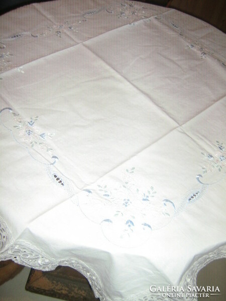 Beautiful madeira lacy edged tablecloth centerpiece