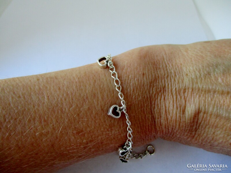 Very nice silver bracelet with tiny hearts