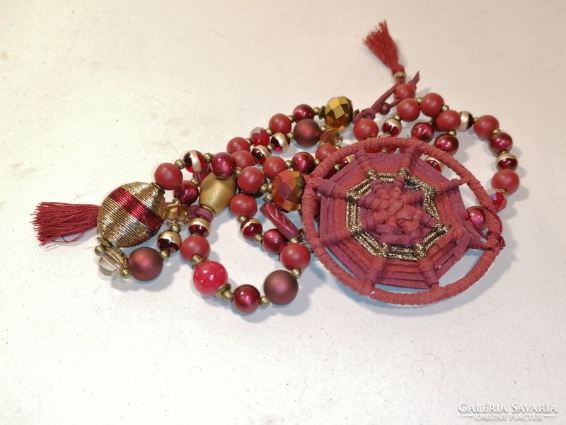 Burgundy collars (326)