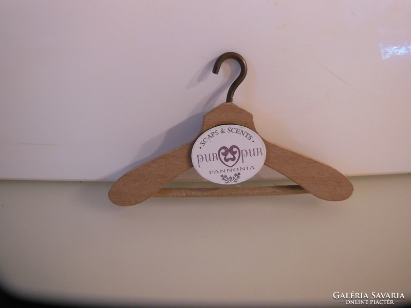 Miniature - wood - hanger - 10 x 6 x 5 cm - flawless