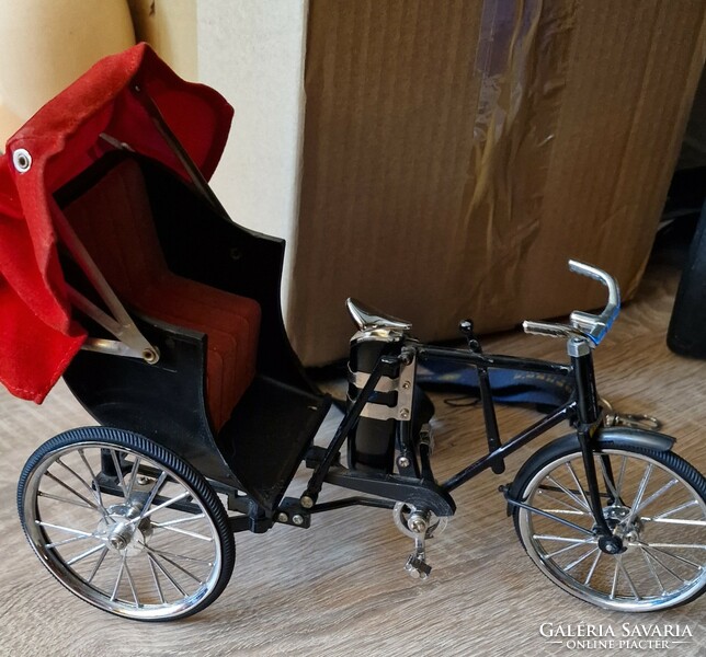 Retró taxi bicikli öngyújtó egyedi darab