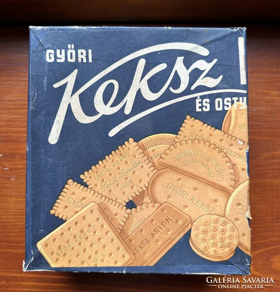 Box of Győr biscuits