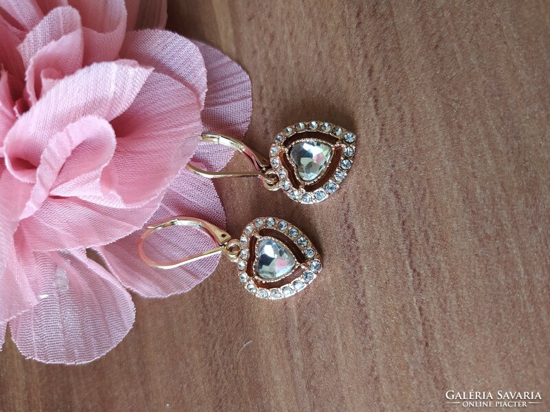 Bizzu stone heart-shaped earrings