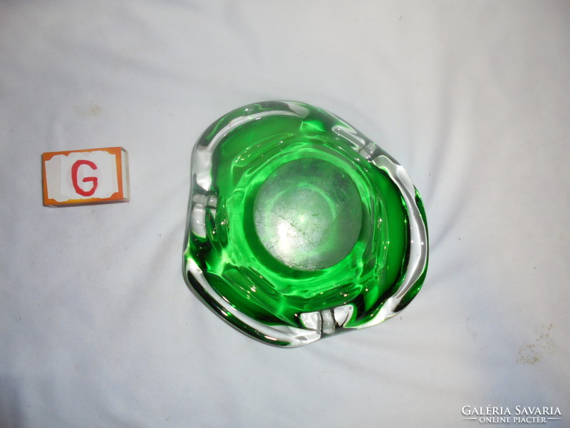Zöld vastag, súlyos üveg hamutál, hamutartó