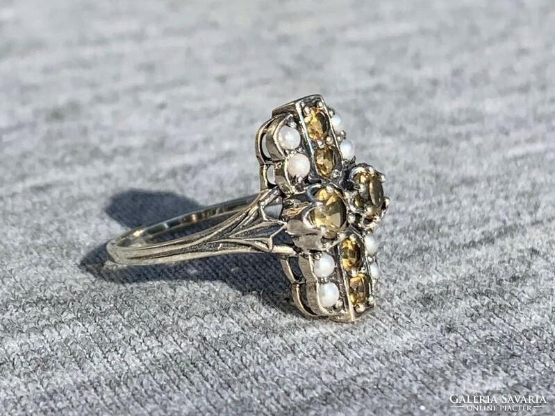 Női ezüst gyűrű citrinnel és gyöngyökkel