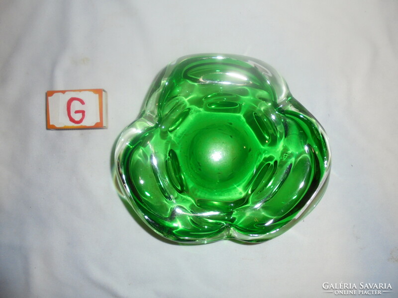 Zöld vastag, súlyos üveg hamutál, hamutartó