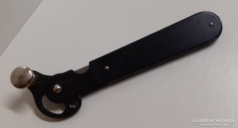 Marked can opener in like-new condition in usable condition