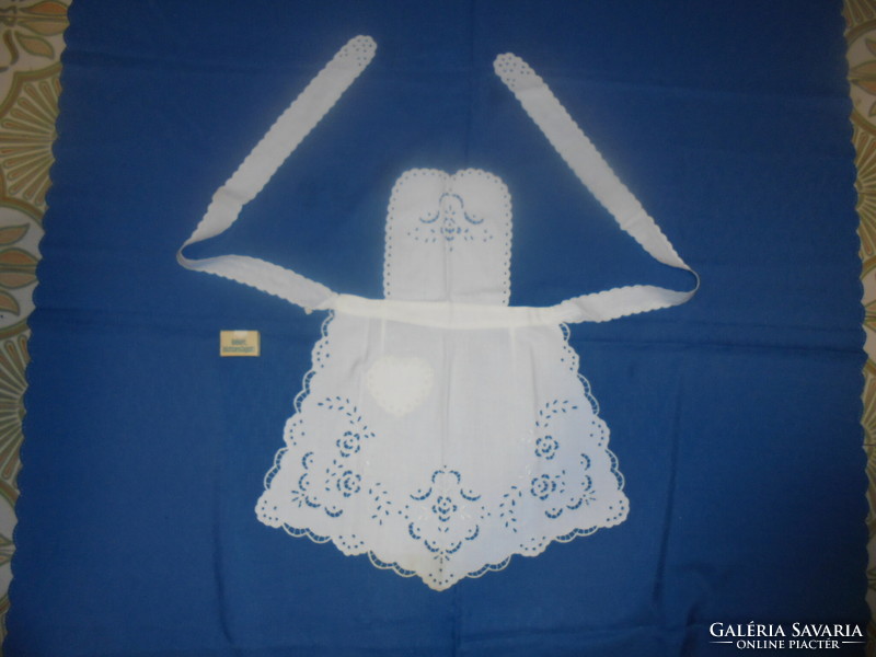 Vintage snow-white, rosette, Madeira women's apron - immaculate