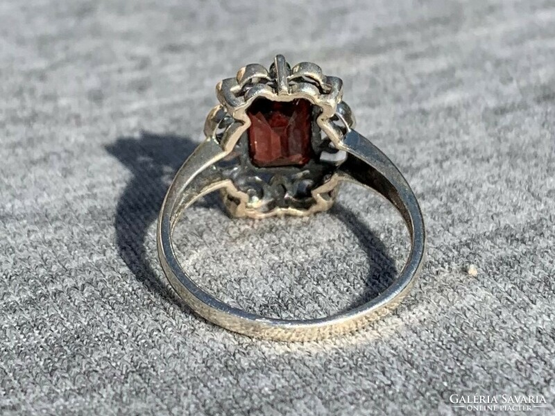 Women's silver ring with red and green stones