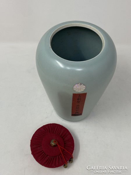 Chinese green porcelain tea holder with lid, storage container