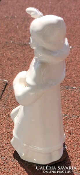 Fehér nő porcelán figura