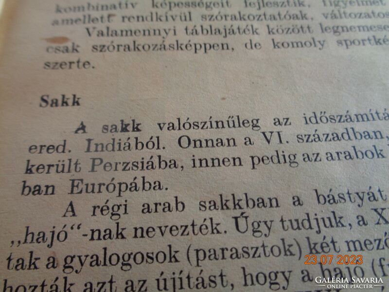 Révész Zs.  Száz játék  felnőtteknek  .    A sakktól a tekéig részletesen  !!