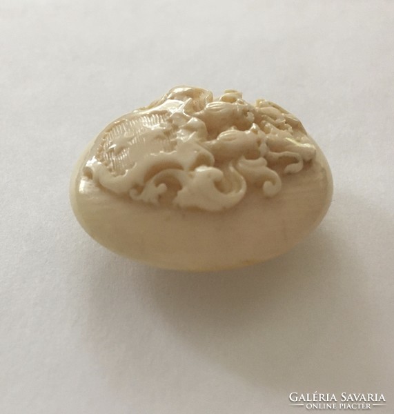 Antique large crested bone button ivory rarity