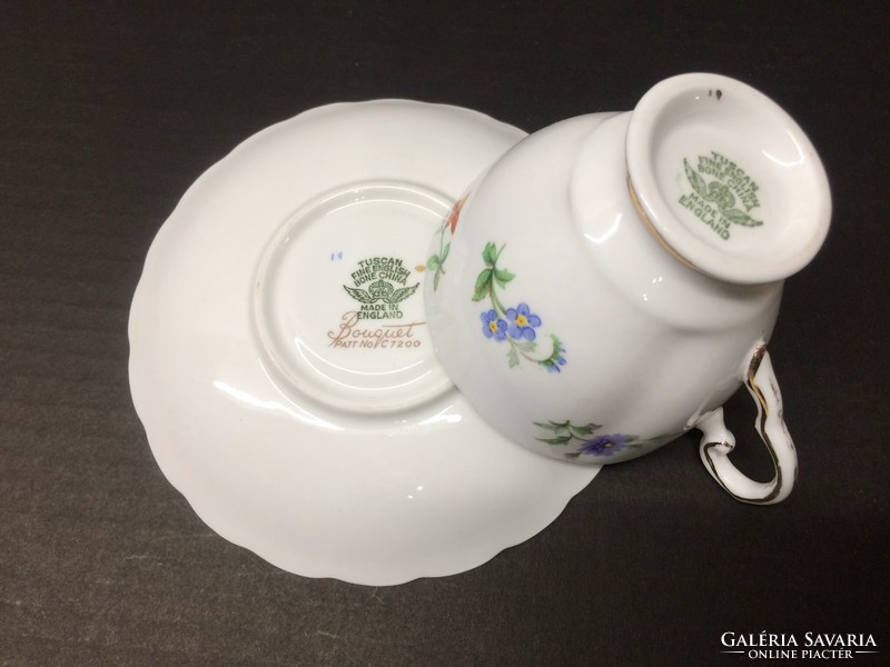Vintage-Tuscan- angol-porcelán teáscsésze aljjal