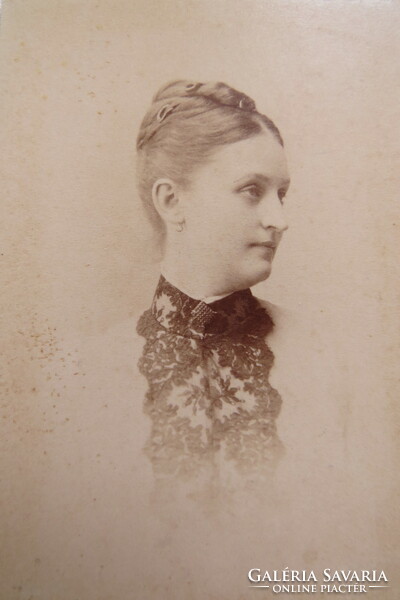 Antik magyar szépia CDV/vizitkártya/keményhátú fotó fiatal nő portréja Goszleth Budapest 1900 körül