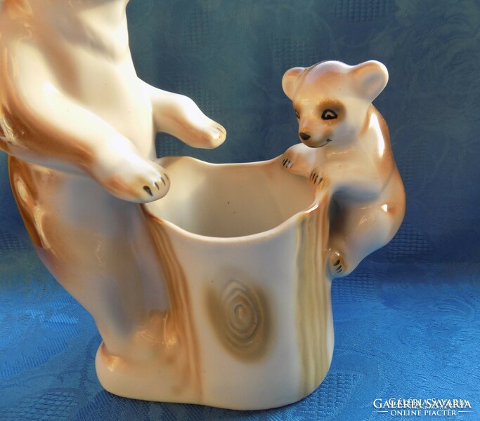 Ritka orosz porcelán medve kis boccsal figura (po-2)