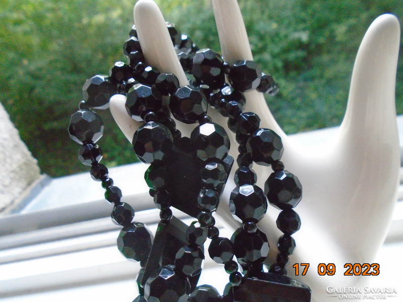 Spectacular necklace made of faceted black pearls with 4+1 faceted black pendants