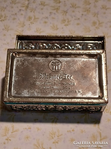 Old mekmer metal tea box