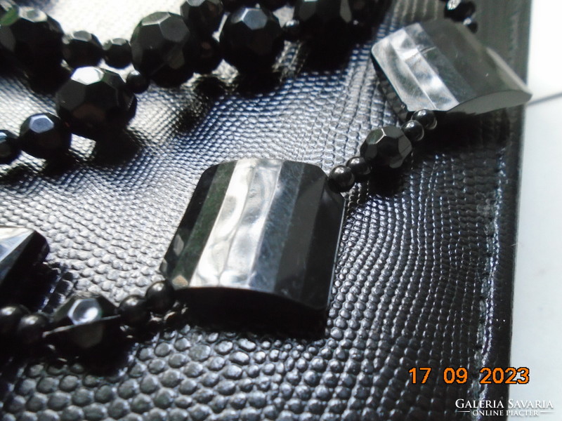 Spectacular necklace made of faceted black pearls with 4+1 faceted black pendants