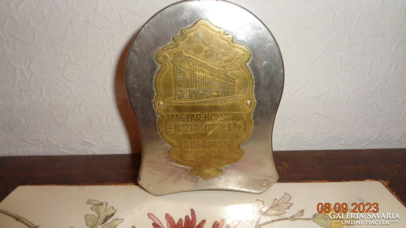 Cash register, made of stainless steel, with a yellow copper bank emblem, lockable, 10 x 13 x 6 cm