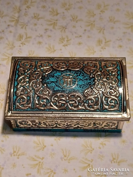 Old mekmer metal tea box
