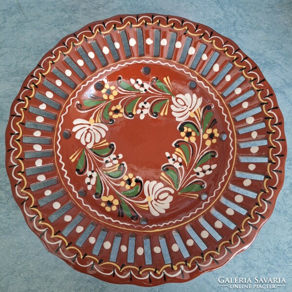 Ceramic decorative plate from Hódmezővásárhely, majolica wall plate with an openwork edge